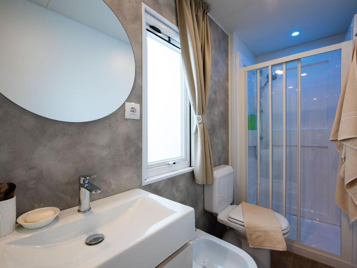 Mobile homes PREMIUM new in caravan park Strasko, Novaglia Esterno foto