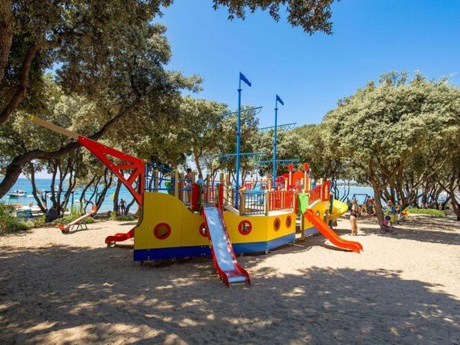 Mobile homes PREMIUM new in caravan park Strasko, Novaglia Esterno foto